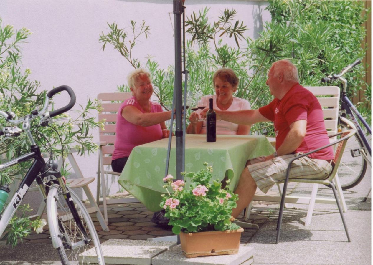 Winzerhof Michael Gartner Panzió Illmic Kültér fotó